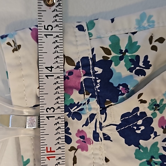 Aeropostale White Floral Comfortable Jean Shorts Size 3/4 - Picture 5 of 7